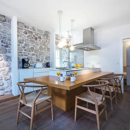 Time Old Town Apartment